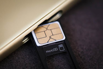 Xperia X Performance menggunakan Slot SIM nano dan MicroSD