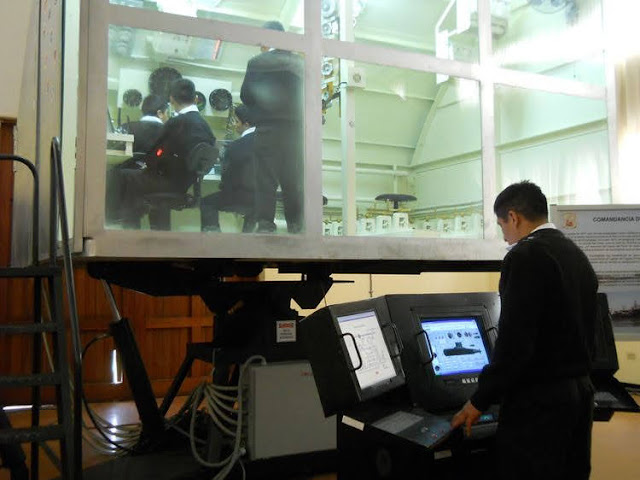 Simulador de trimado en la Escuela de Submarinos de Perú