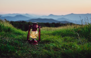 Lanterne - Photo de nathan kosmak sur Unsplash