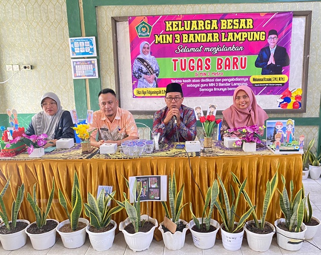 MIN 3 Bandar Lampung Adakan  Acara Perpisahan Tenaga Pendidiknya Yang Pindah Tempat Tugas