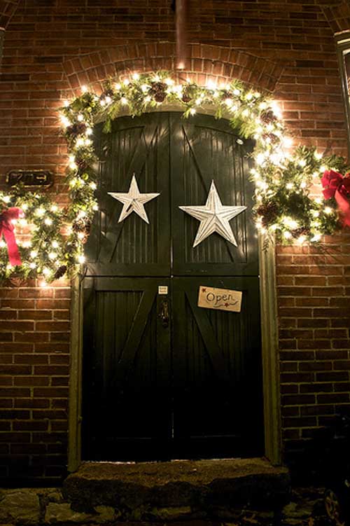 front door styles pictures Christmas Door Decoration Ideas | 500 x 751