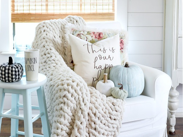 Farmhouse Feminine Fall Decor (and a Balloon Story)