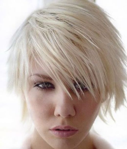 Cute Blonde emo hairstyle: short than shoulder