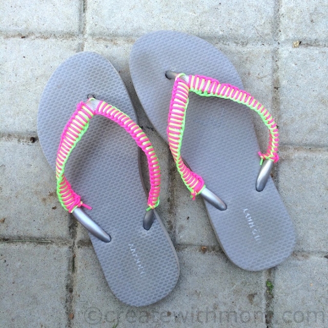 Flip-Flops craft using   Scoubidou