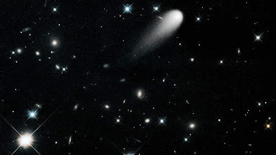 http://lci.tf1.fr/science/nouvelles-technologies/comment-voir-ison-annoncee-comme-la-comete-du-siecle-8317395.html?xtor=EPR-1-2117641[--4346--%209h00%20L%27info%20-%20MYTF1News%20101901]-20131123-146086882@1-20131123090000