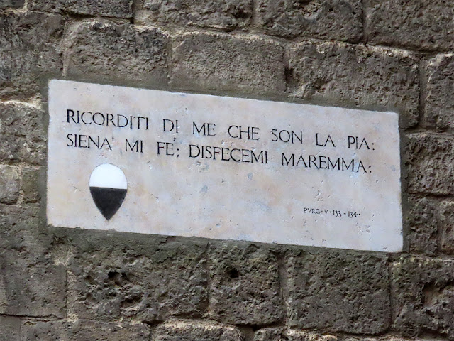 Plaque remembering Pia de' Tolomei, Palazzo Tolomei, Vicolo della Torre, Siena