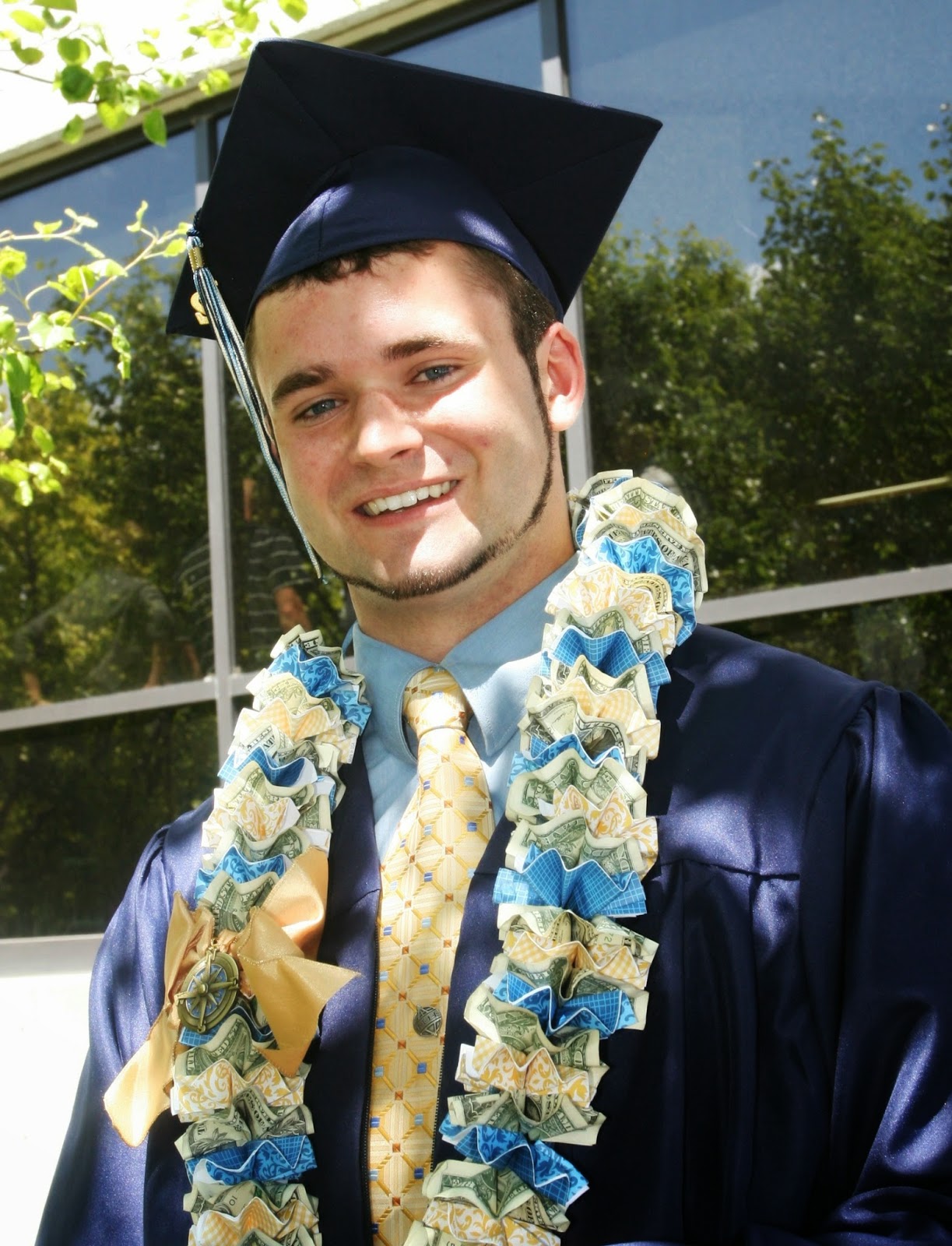 Adventures of a BusyBee: Money LEI for Graduation