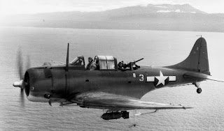 SBD-5, numa operação de bombardeamento de Rabaul em abril de 1944