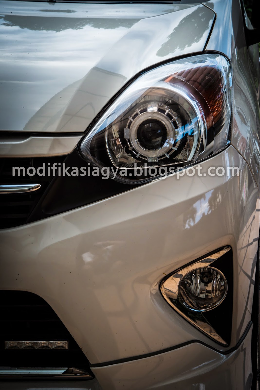 Modifikasi Toyota Agya: Modifikasi Lampu Depan dan LED 