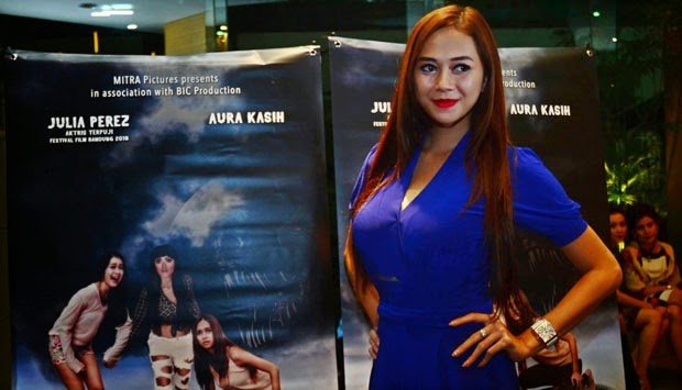 Foto Hot Aura Kasih