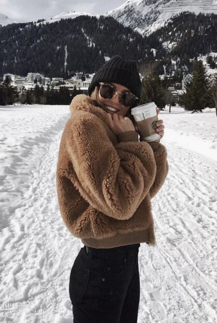 cozy outfit idea for this winter / hat + brown fur jacket + skinnies