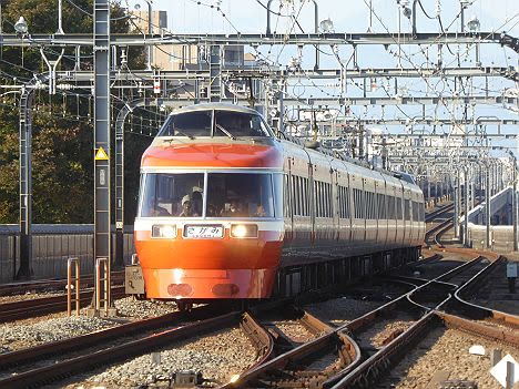 小田急電鉄　さがみ70号　新宿行き　LSE7000形