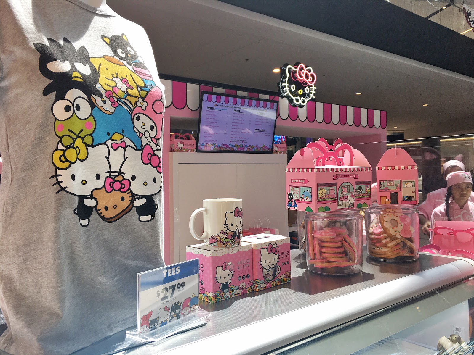 La Locals Love Hello Kitty Cafe Life In Wanderlust