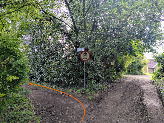 Turn left on Abbots Langley bridleway 76