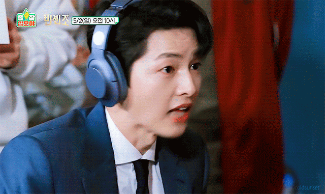 Knetz adore Actor Song Joongki's cute smile and baby face! 