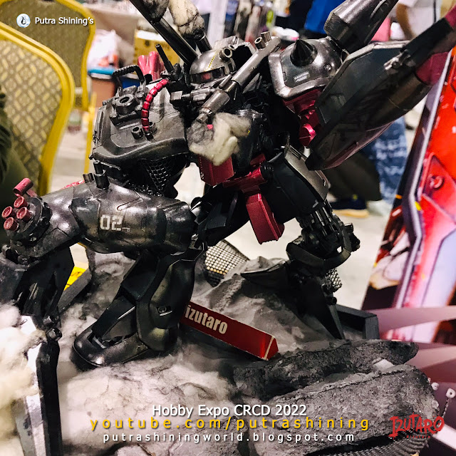 Izumeru and his Gunpla Custom work!