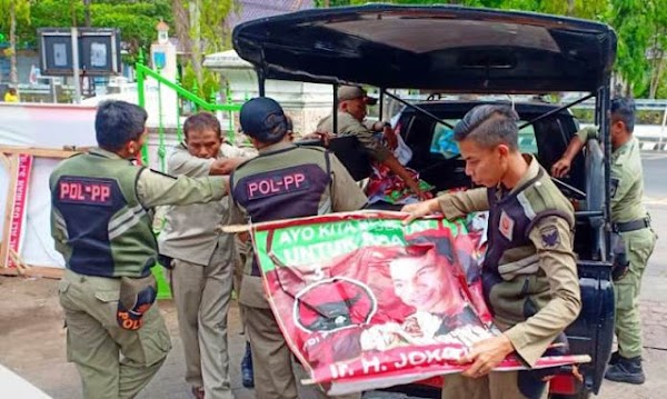 Dipaku di Pohon, Puluhan APK Jokowi Dicopoti Satpol PP