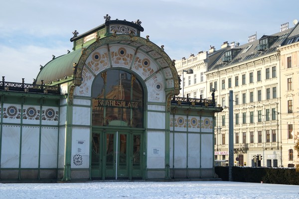 vienne vienna pavillon otto wagner karlsplatz hiver neige