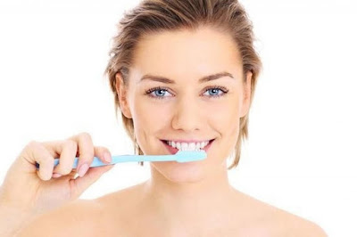 Cách vệ sinh cầu răng sứ