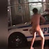 Hombre desnudo ataca a puñetazos a patrulla de NYPD. VER EL VÍDEO