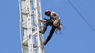 Trabajador de empresa de telecomunicaciones cable tv