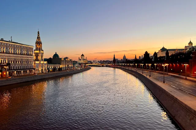 вид с Большого Москворецкого моста, Москва-река