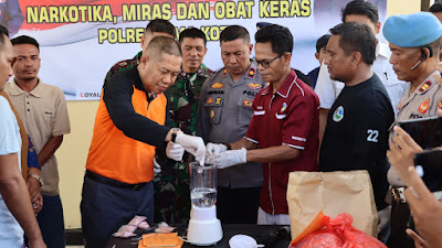 Polres Bima Kota Musnahkan Ribuan Botol Miras Hasil Sitaan