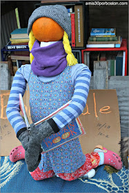 Niña en la Biblioteca en el Return of the Pumpkin People de Jackson en New Hampshire