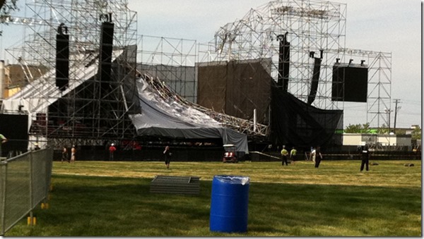radiohead_stage_collapse