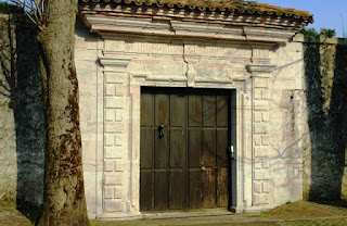 Llanes, Celorio, monasterio de San Salvador, portada