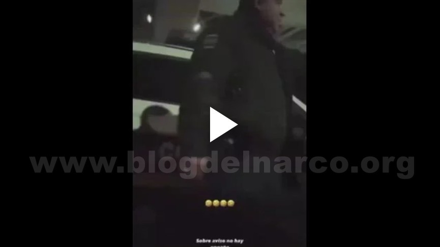 El cantante de corridos tumbados, Natanael Cano, gabro un video sobornando a un Policia en Hermosillo, Sonora y lo presumió en redes