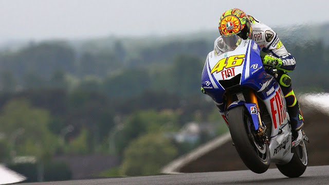 HD WALLPAPER VALENTINO ROSSI SUPER KEREN PC DAN SMARTPHONE IPHONE | dibingkai.com