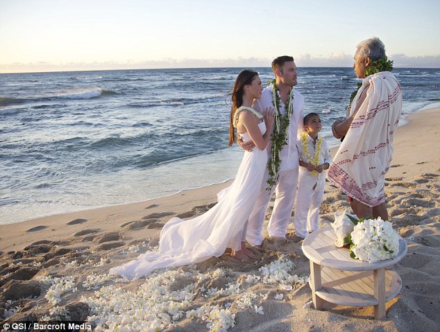 Pix & Video: Megan Fox Wedding Dress & Ring