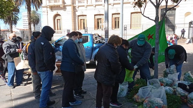 “Alimentazo”: productores jujeños regalaron 4 mil kilos de verdura en la Plaza Belgrano