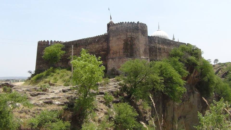 Sangni Fort In Rawalpindi. Fort in Rawalpindi. Fort in Punjab. Sangni Fort Takkal village. Sui Cheemian village. Fort in Kallar Syedan
