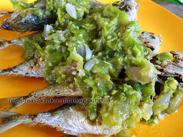 Resep Ikan Kembung Goreng Garing Pedas Sambal Hijau 