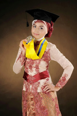 model kebaya wisuda