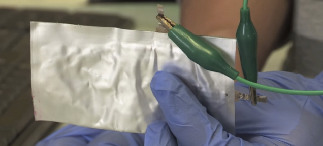 This aluminum battery fully charges in just 60 seconds