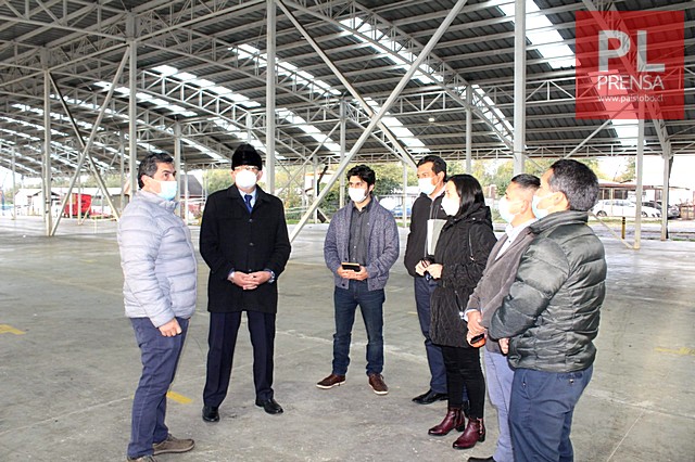 Alcalde de Purranque conoció detalles del "Espacio Multipropósito Moyano" en Osorno