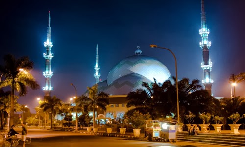 http://gambarwall.blogspot.com/2013/12/gambar-masjid-terbesar-dan-terindah-di-dunia.html