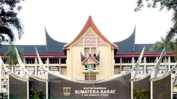 Kantor Gubernur Sumbar. Aktivis Anti Korupsi Pertanyakan Persentase Saham Pemprov Sumbar di PT PIP.