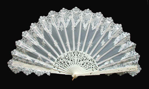 There are straw fans Lace fans