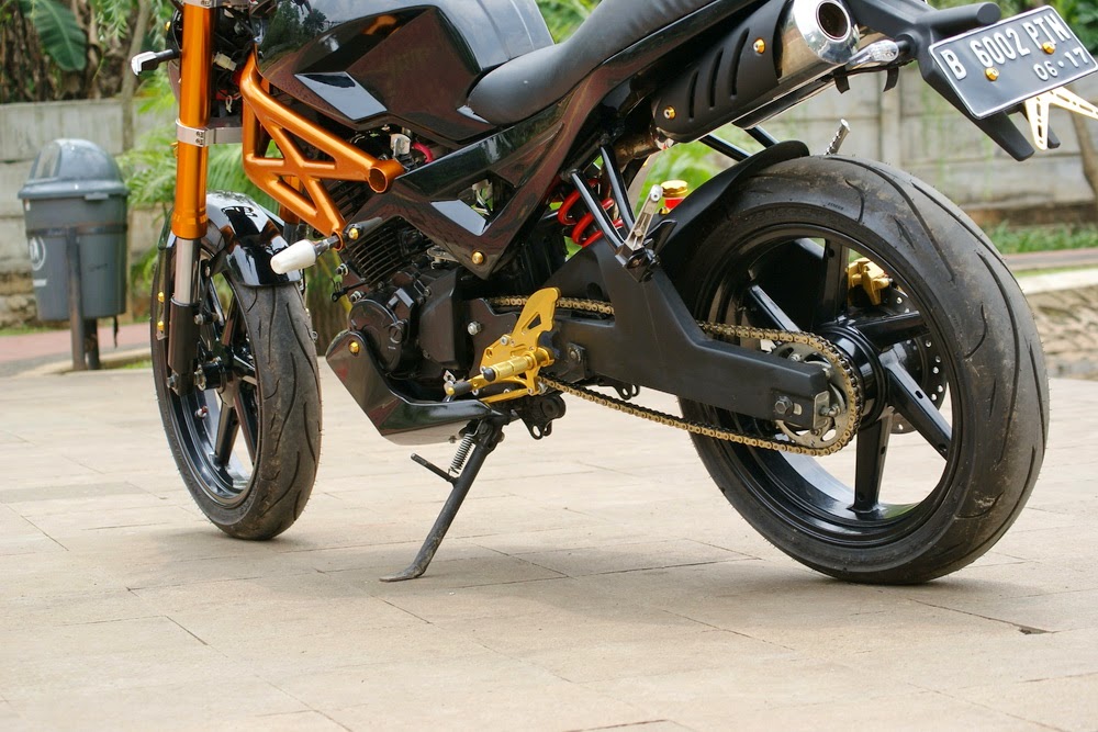 Yamaha Byson Modifikasi Bergaya Ducati Monster 696