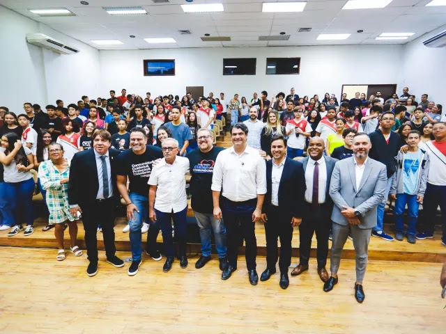 Prefeito Cícero Lucena lança nova edição do ‘Procon-JP vai às aulas’ e apresenta a ‘Carteira Solidária’