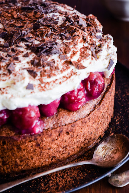 tarta de avellanas y cerezas