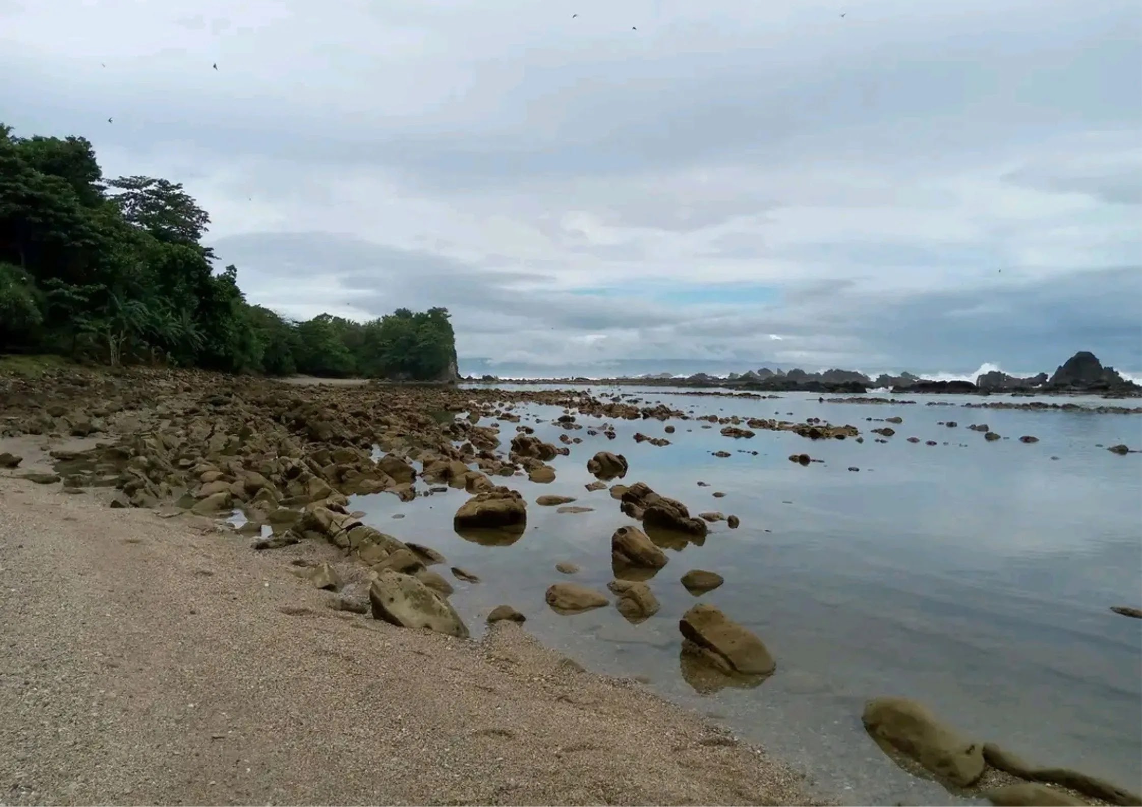 Pantai Sawarna Srikandi: Keindahan, Aktifitas dan Transportasi