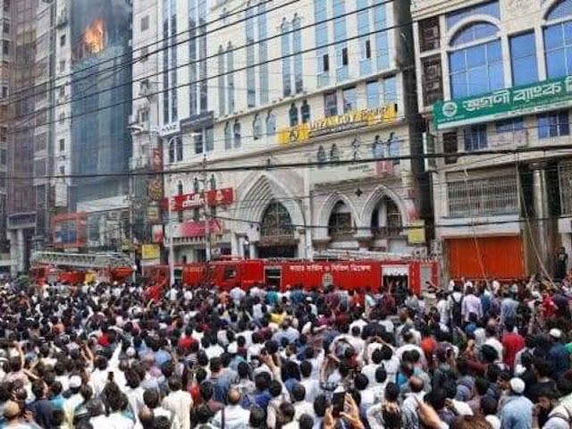 5 Orang Tewas dan Puluhan Terluka Akibat Kebakaran Besar di RF Tower Banani Dhaka