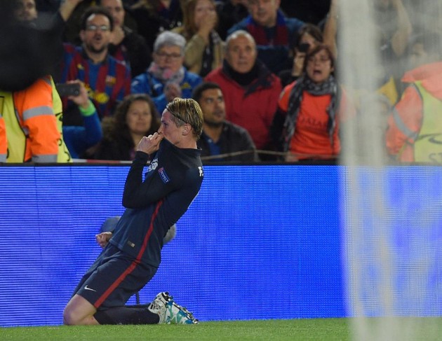 Com pequena ajuda, Barcelona vira jogo contra Atlético