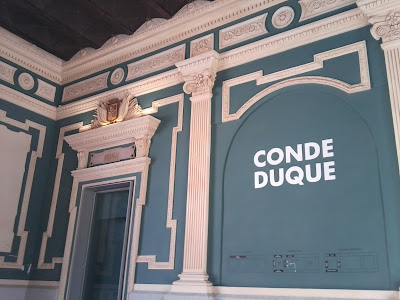 Edificio, conde duque, centro cultural, ayuntamiento, madrid, arte, exposiciones, temporales, decoración, paredes, azul, contemporaneo, yvonne, brochard, voa, gallery, 