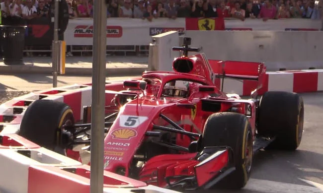 Ο Φέτελ τράκαρε τη Ferrari σε αγώνα επίδειξης (video)